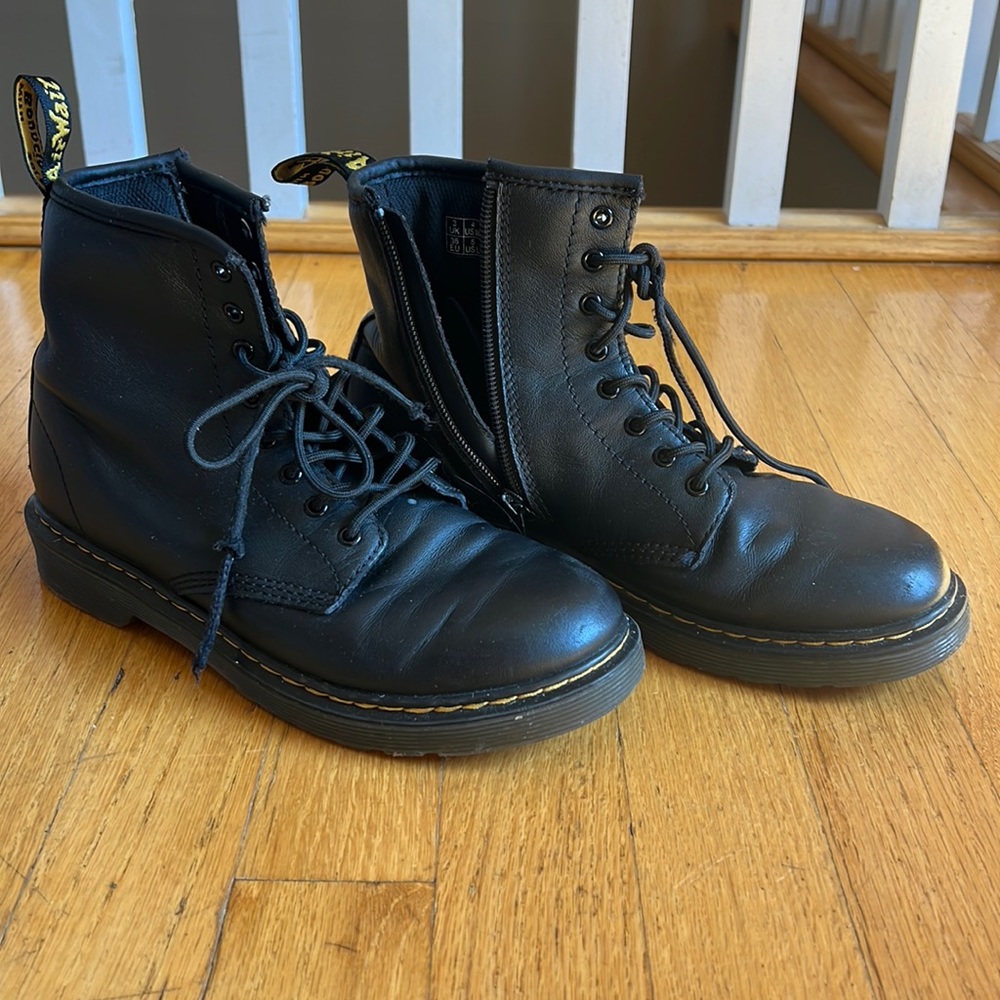 Dr Martens black boots size 4